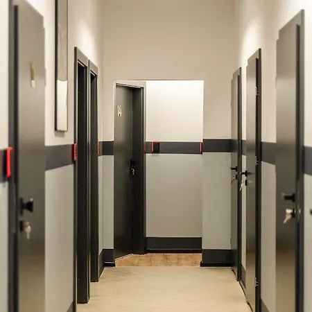 Gems Hostal *